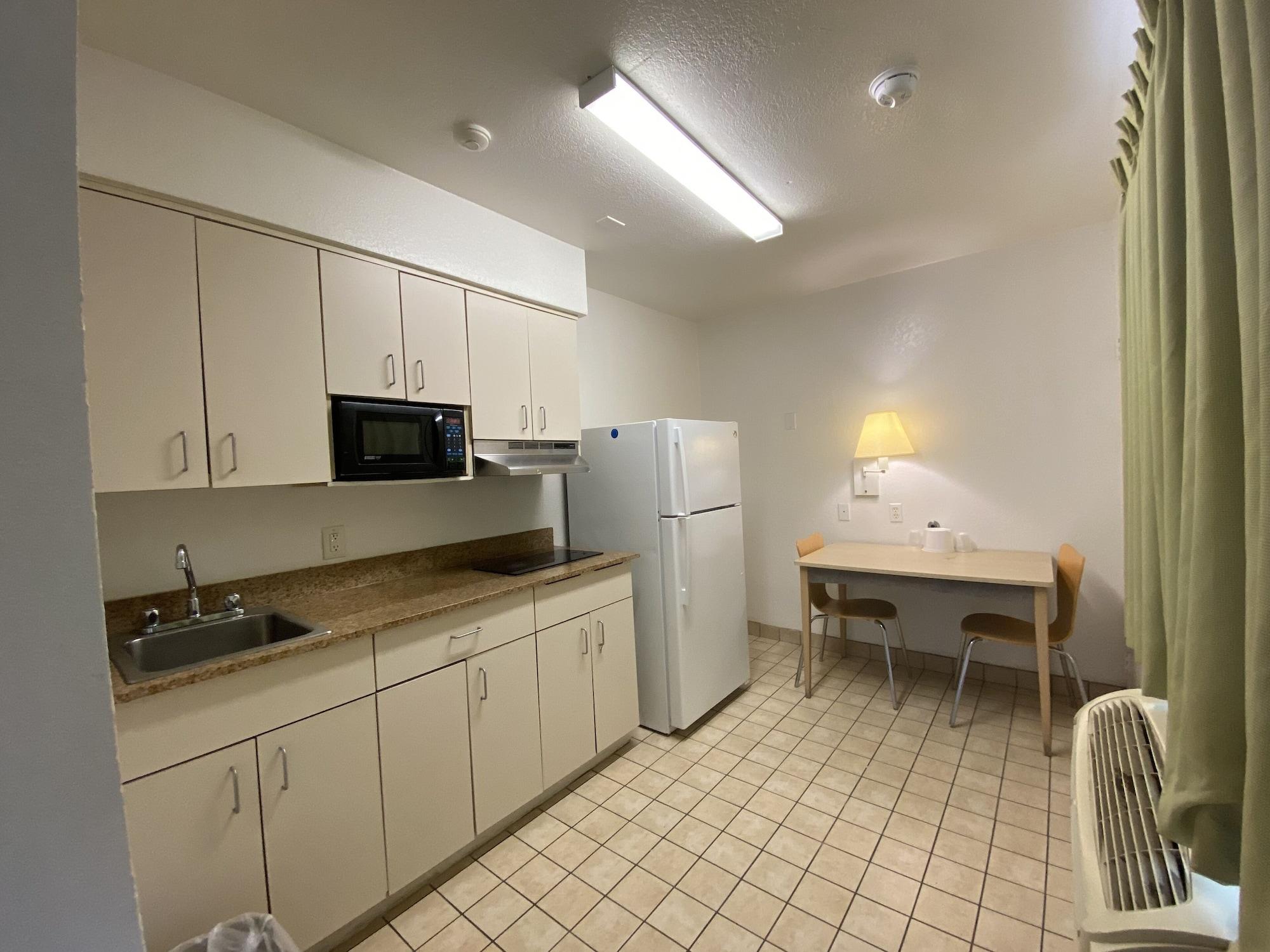 6-port Allen, La - Baton Rouge Hotel 2*