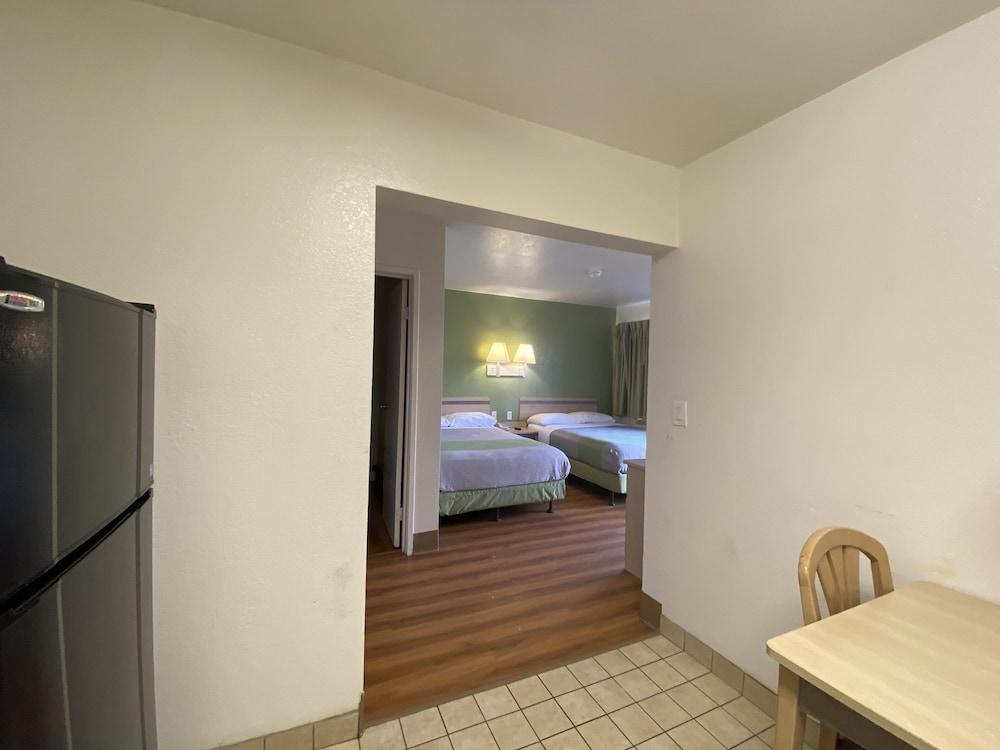 6-port Allen, La - Baton Rouge Hotel