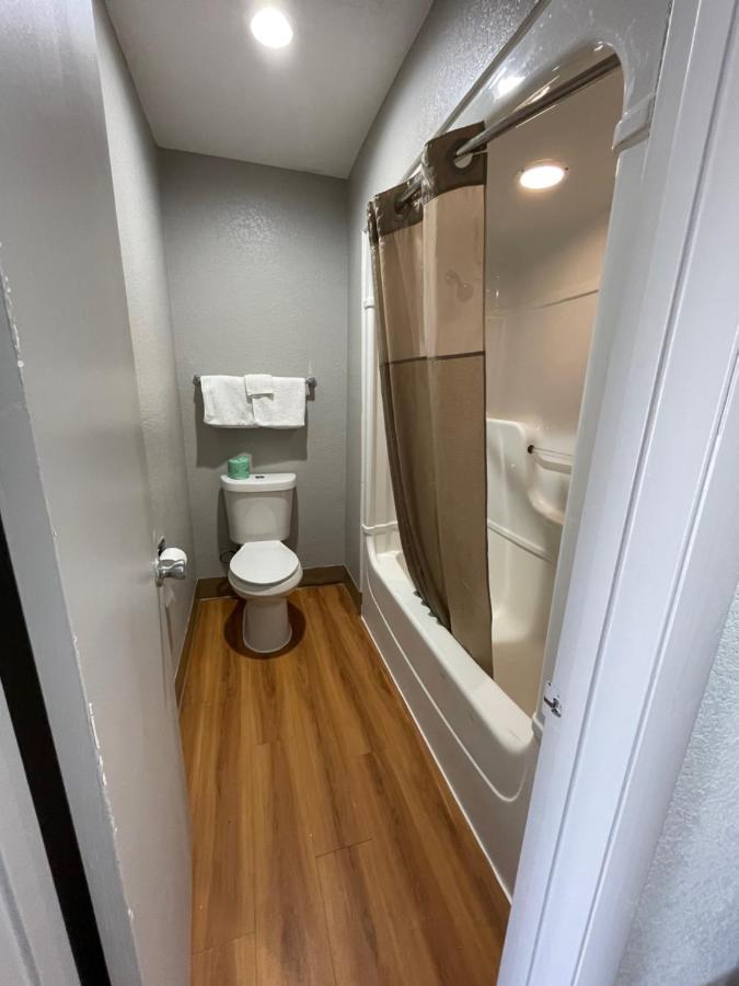 6-port Allen, La - Baton Rouge Hotel 2*