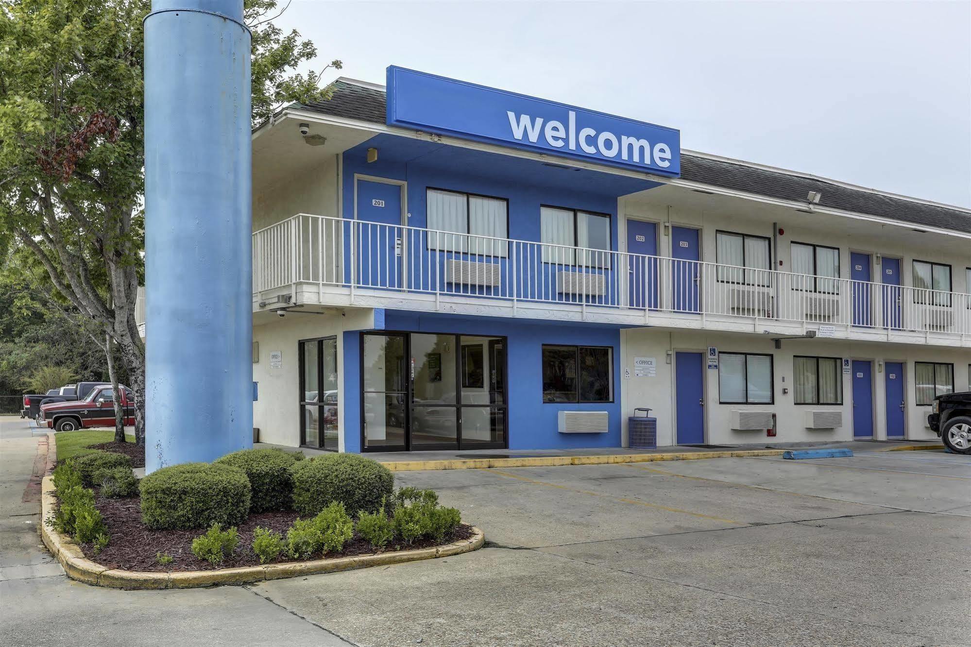 6-port Allen, La - Baton Rouge Hotel 2*